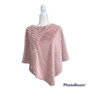 Black Rivet Dusty Rose Faux Fur Poncho Asymmetrical Hem Sz L/XL